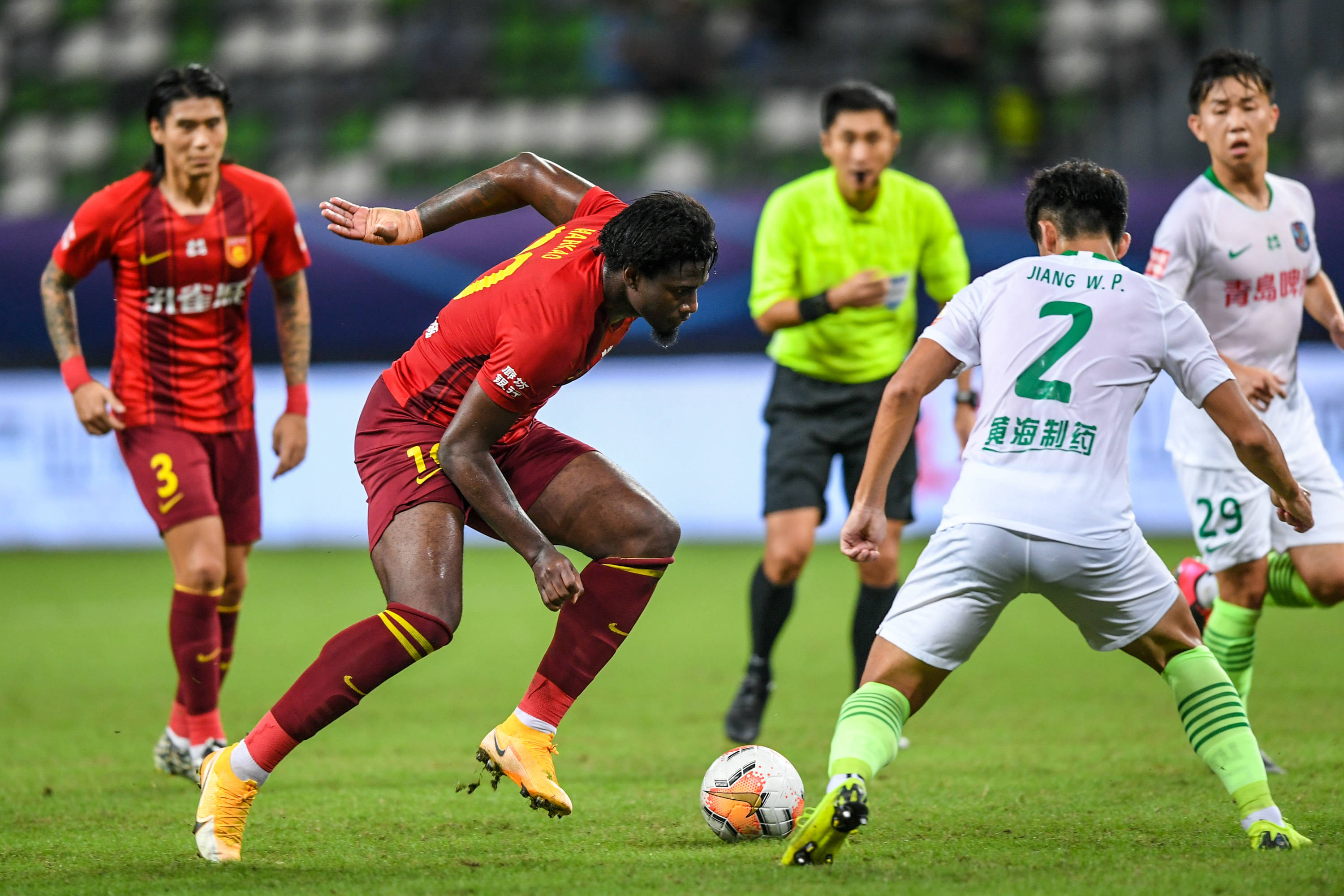 勒紧裤腰带 勒紧裤腰带